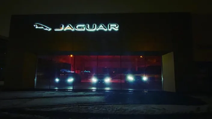 Jaguar Autosalon DÜNNES
