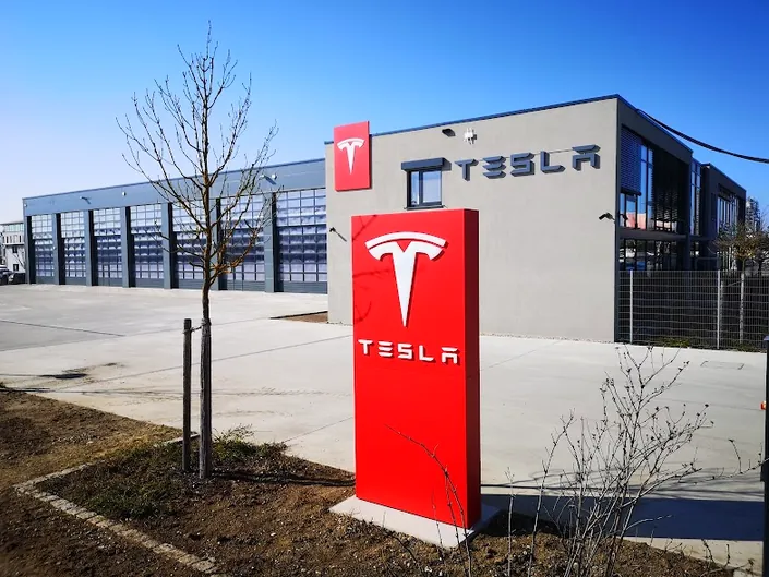 Tesla Center Ingolstadt Oberhaunstadt