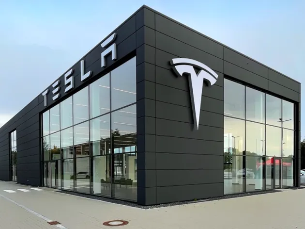 Tesla Center Regensburg Obertraubling