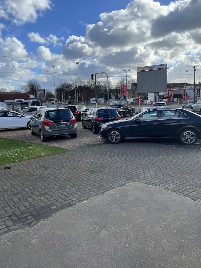 WALSUMER BMW ECKE