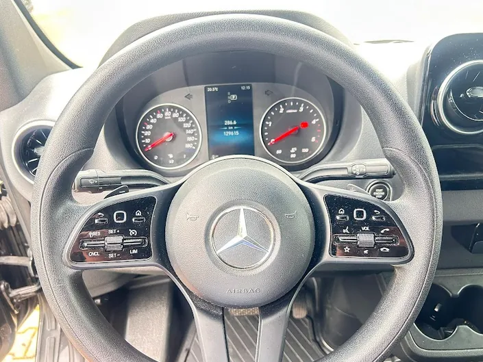 Automobile Braun